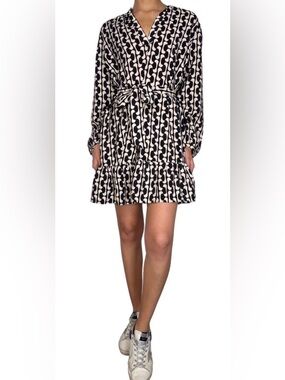 NWOT Japna mediumBlack & Cream Geometric V-Neck Mini Dress